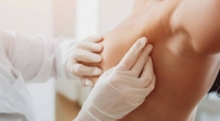 Профілактика раку грудей: як проводити самообстеження?